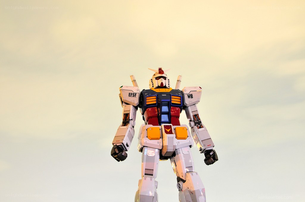 Gundam robot statue
