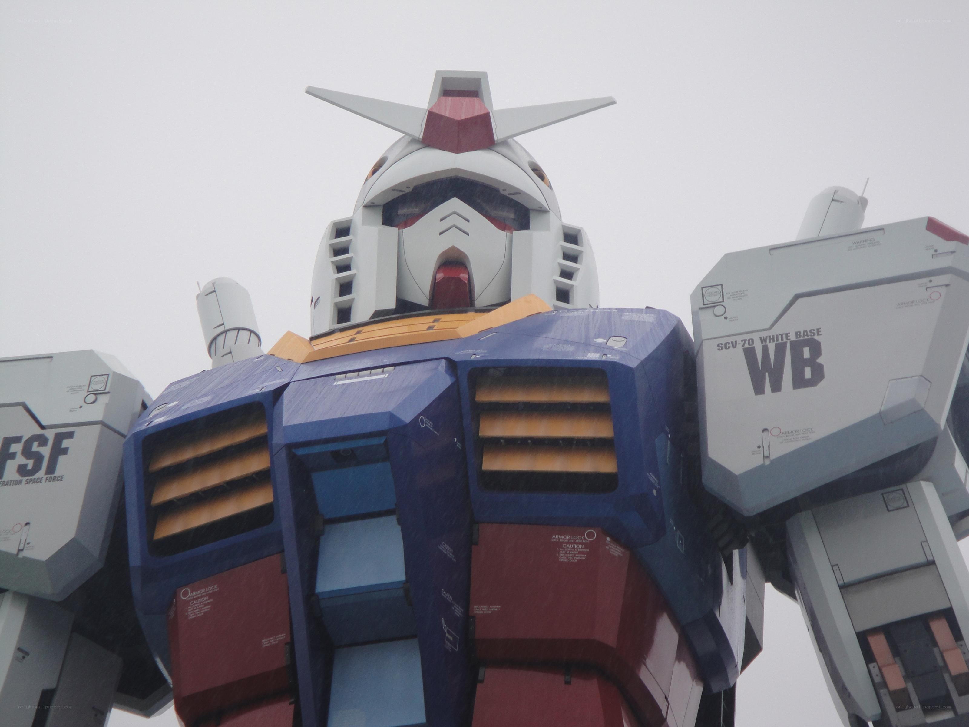 gundam robot statue
