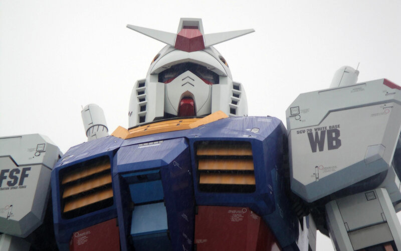 Gundam Robot Statue — Blue, Imposing