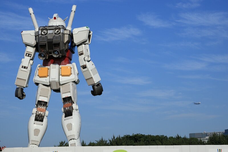 Gundam Robot Statue — Blue, Serene