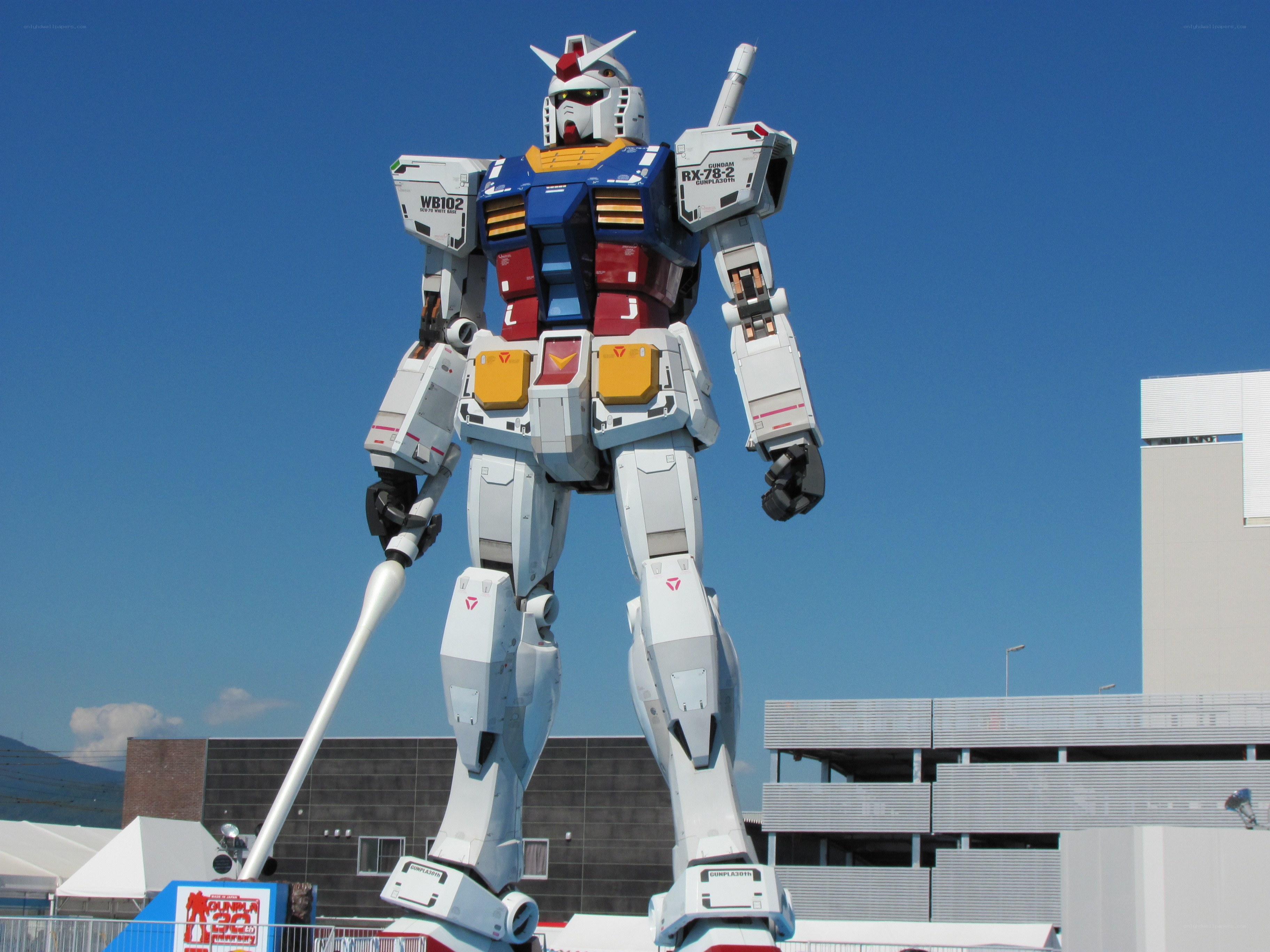 Gundam statue in Japan