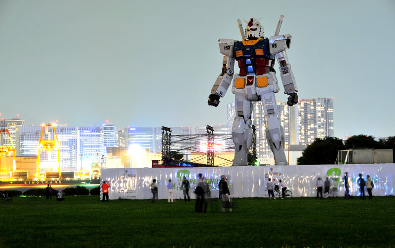 Gundam statue in Tokyo