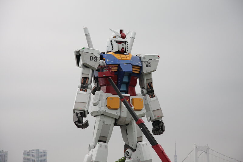 gundam statue in tokyo