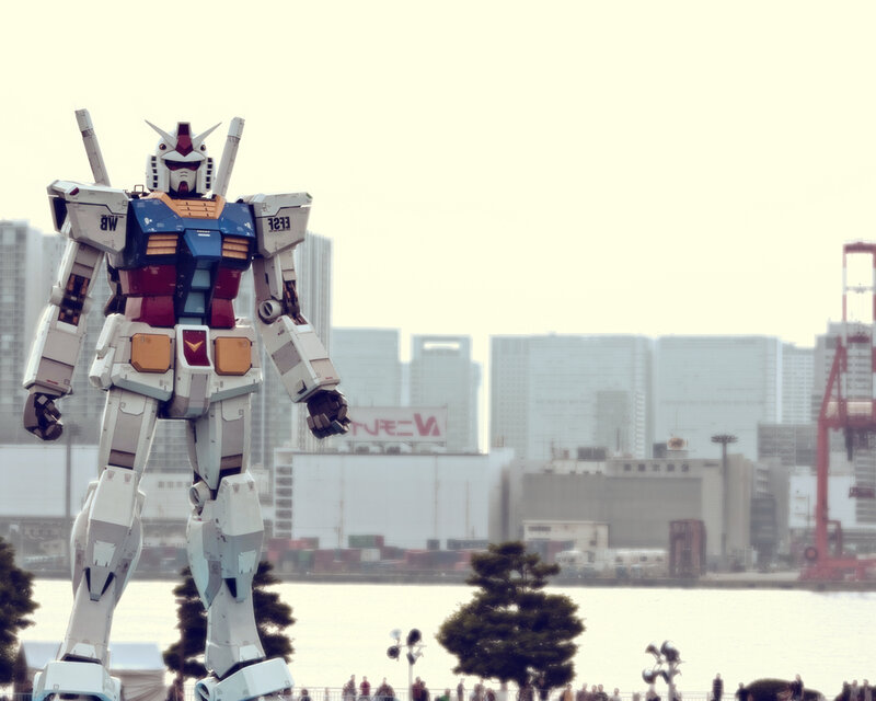 Gundam statue in Tokyo Bay