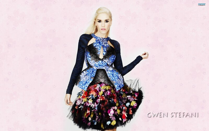 Gwen Stefani in floral dress