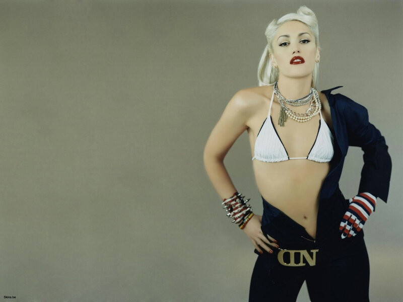 Gwen Stefani in stylish outfit