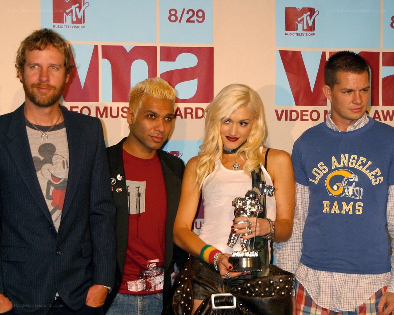Gwen Stefani with band at VMAs