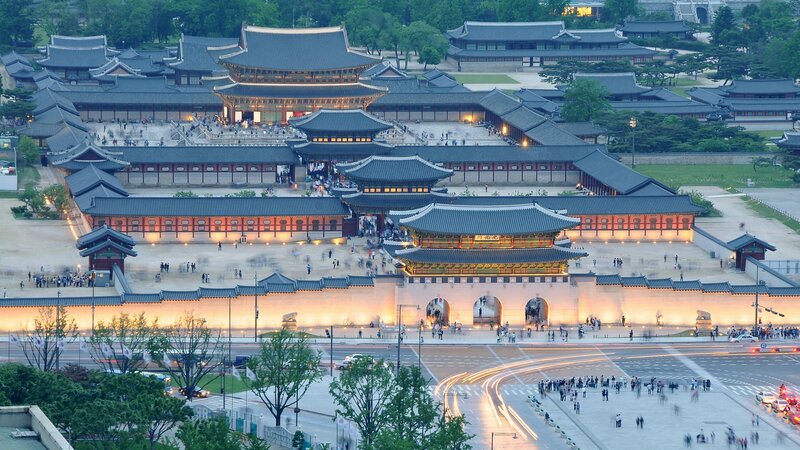 Gyeongbokgung Palace at dusk