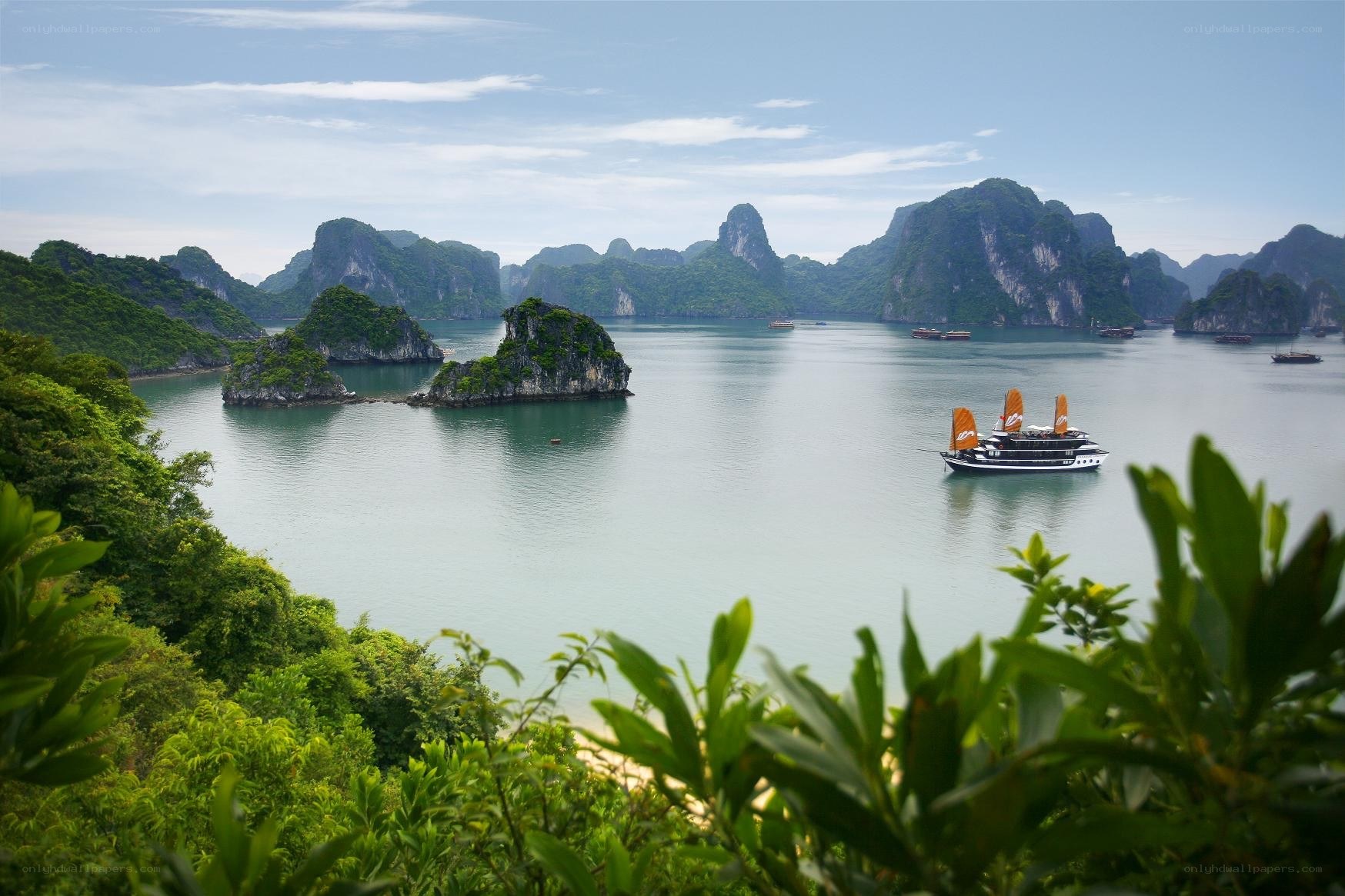 Ha Long Bay landscape