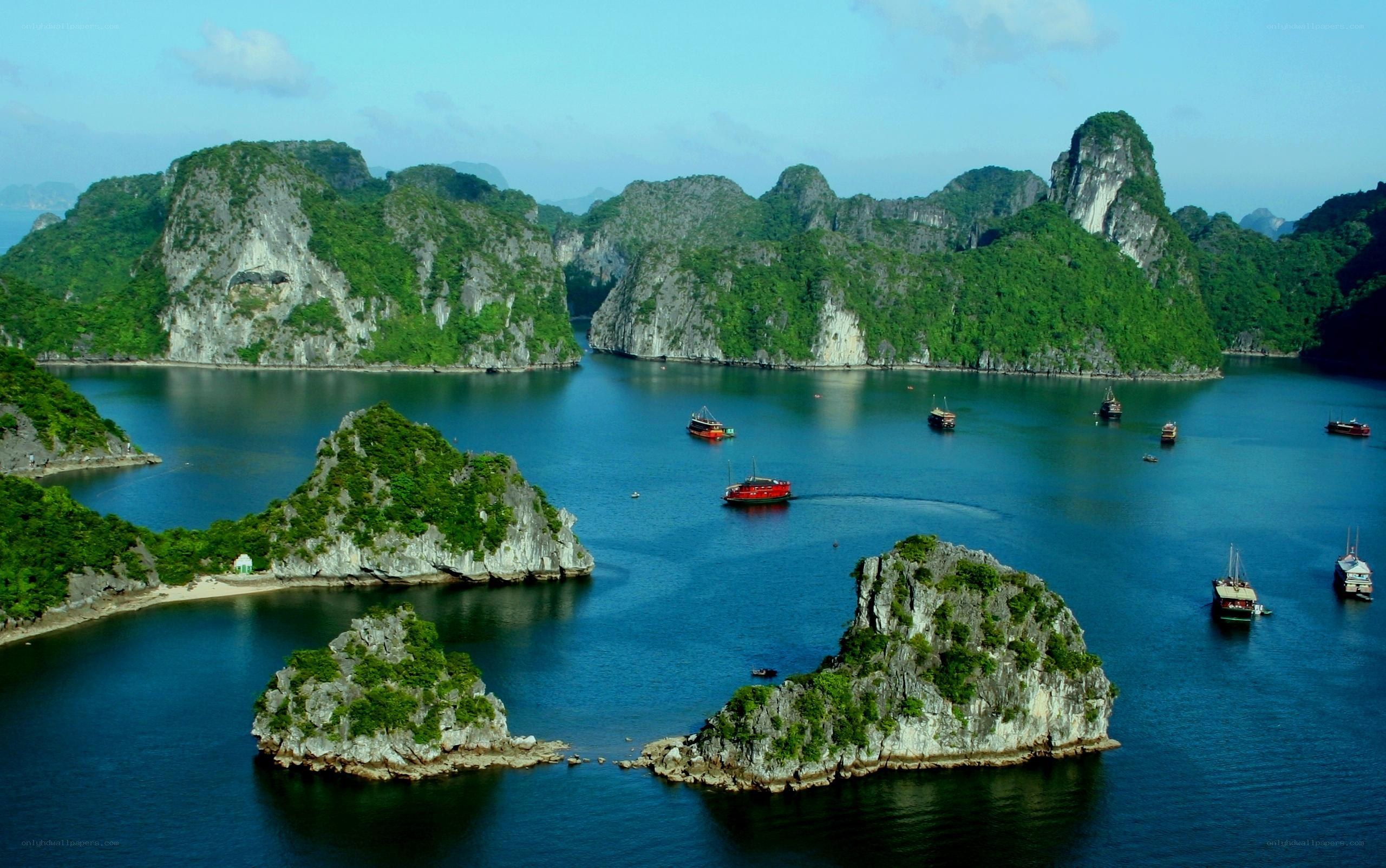 Ha Long Bay landscape