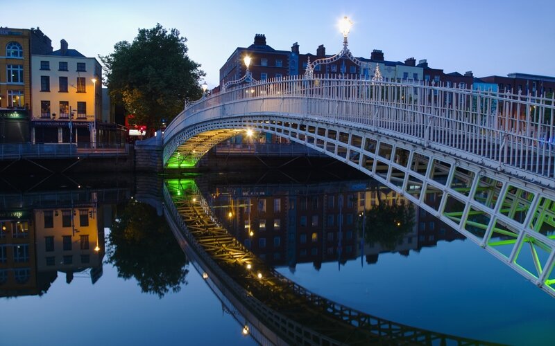 Ha'penny Bridge at Dusk — Blue, Serene