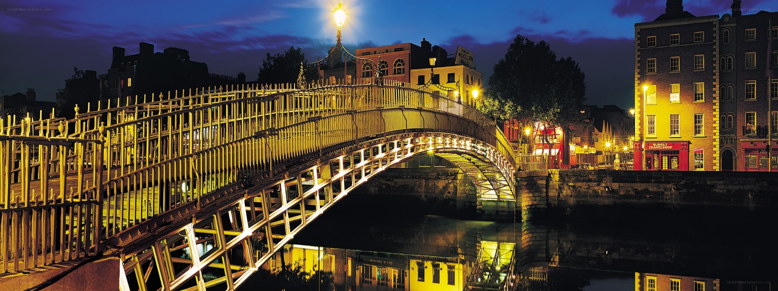 Ha'penny Bridge at dusk