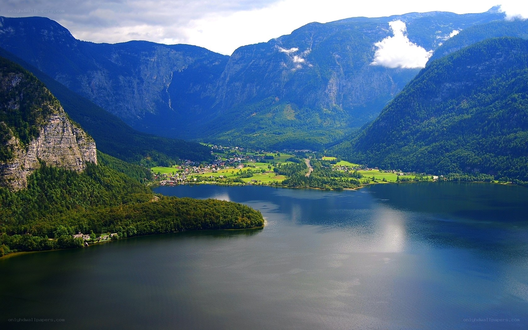 Hallensteiner Lake and Mountains