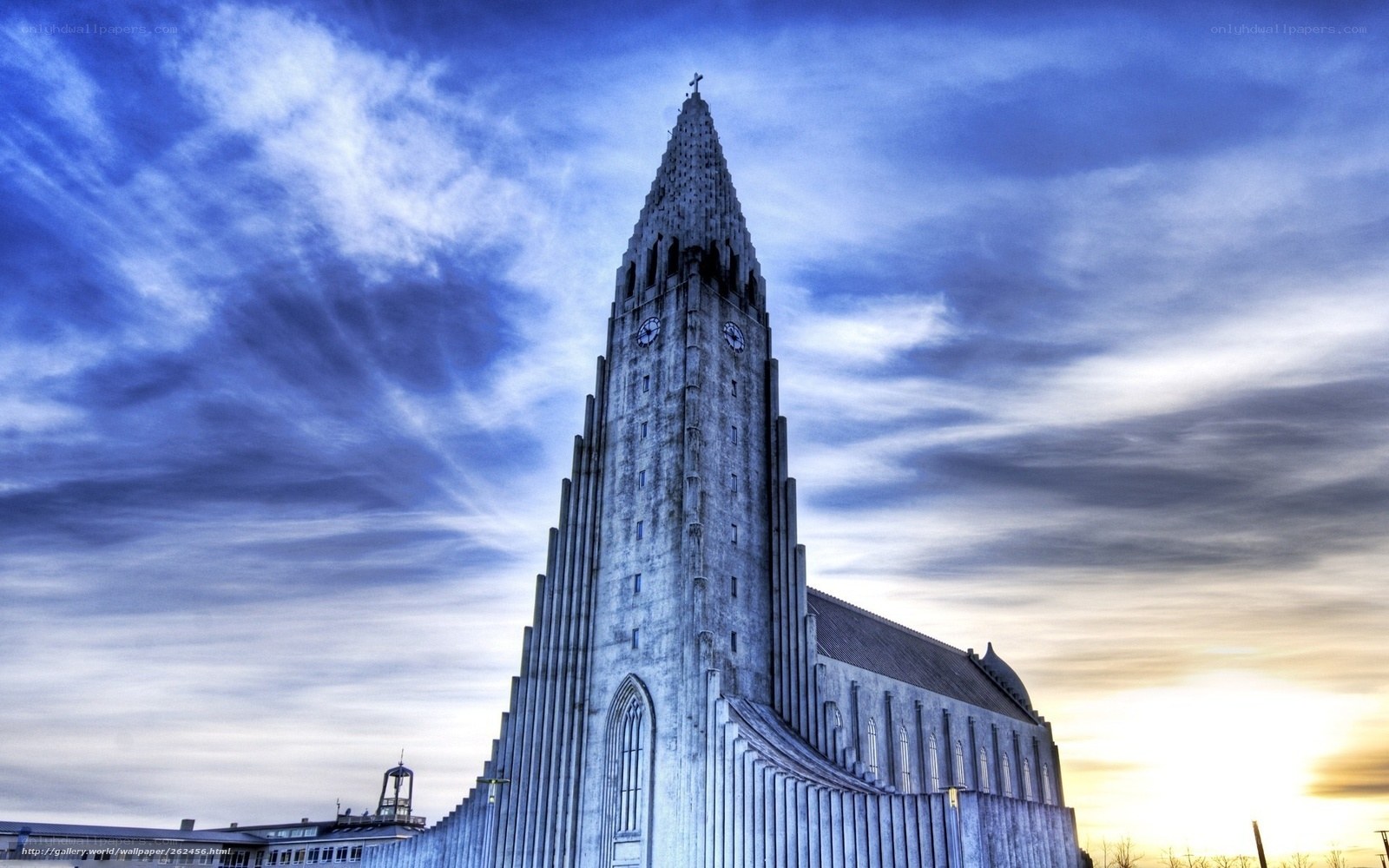 Hallgrímskirkja church at sunset