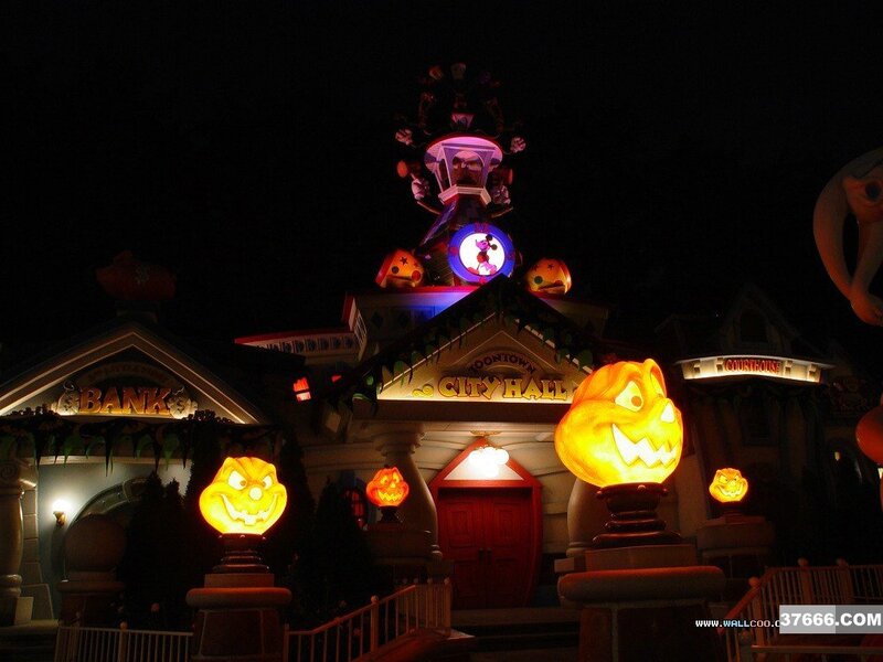 Halloween at Toontown City Hall