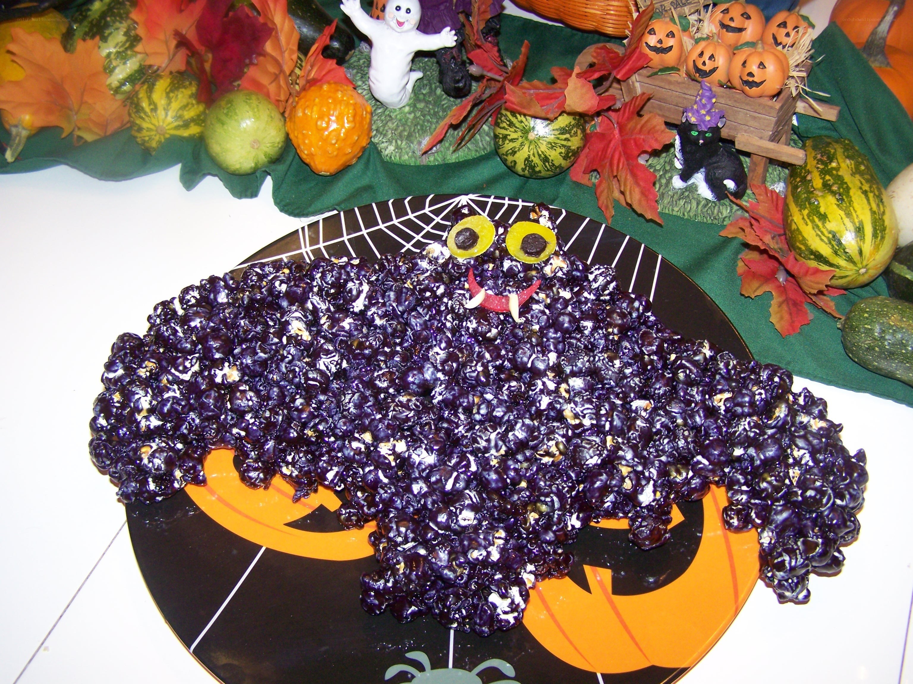 Halloween bat popcorn treat