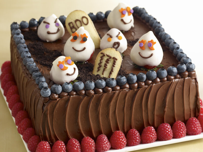 Halloween Cake with Ghosts