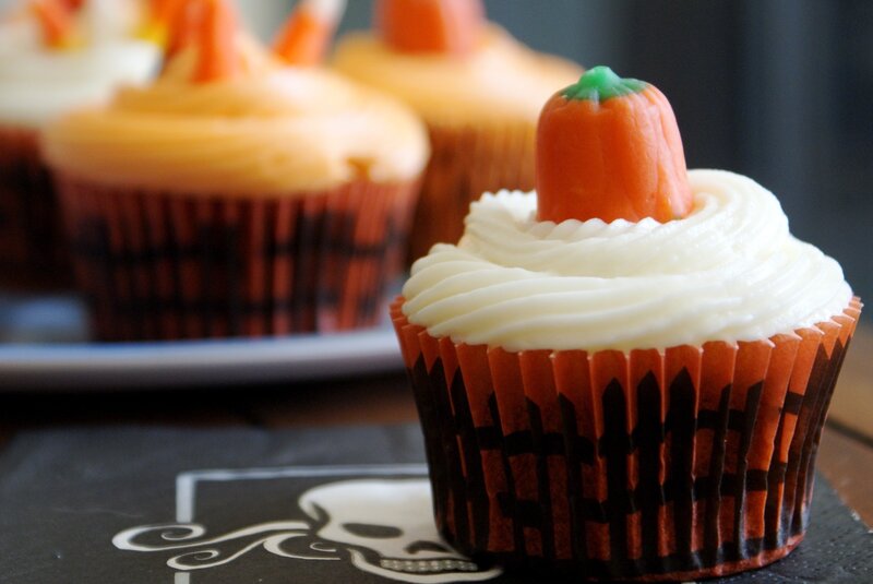 Halloween cupcakes with pumpkins