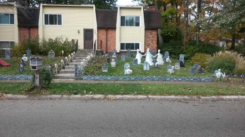 Halloween Graveyard Display — Green, Festive