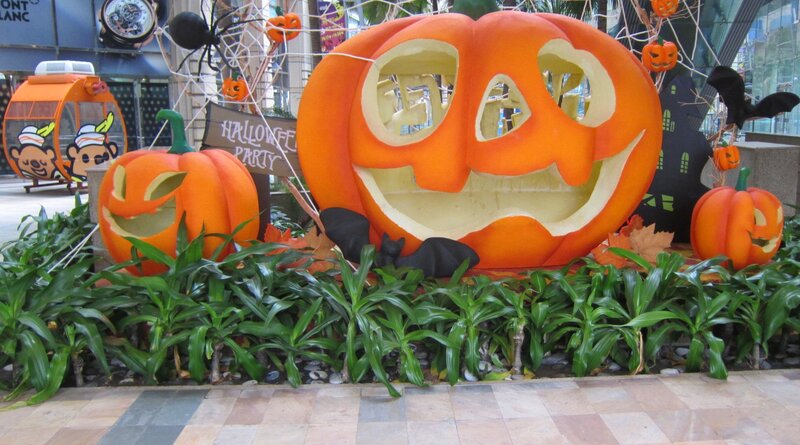 Halloween Pumpkin Display — Orange