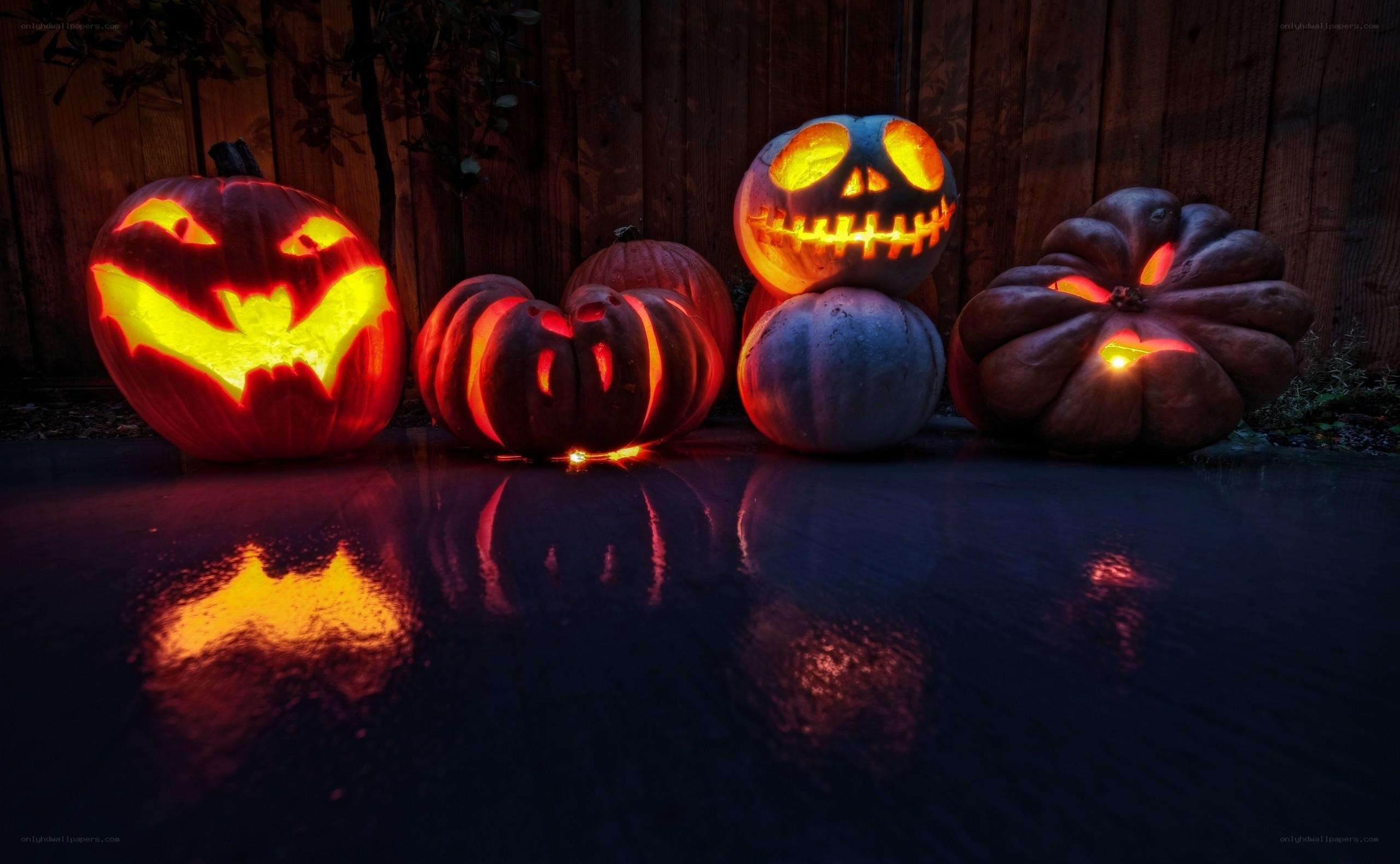 Halloween pumpkins at night