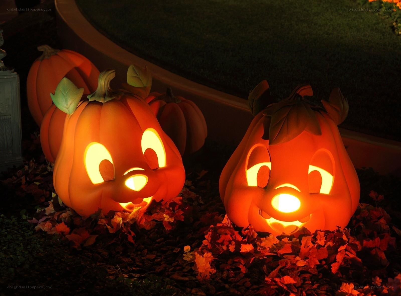 Halloween pumpkins at night