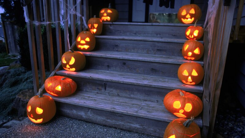 Halloween pumpkins on steps