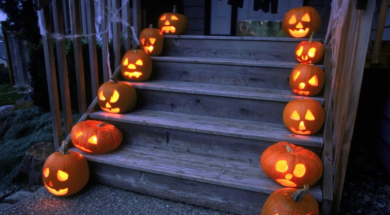 Halloween pumpkins on steps