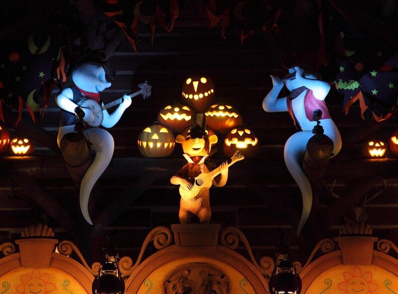 Halloween-themed animatronics