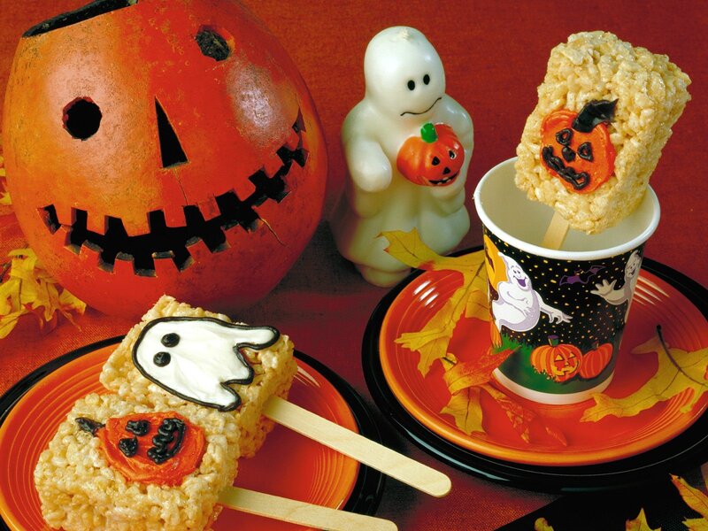 Halloween treats with rice krispie snacks