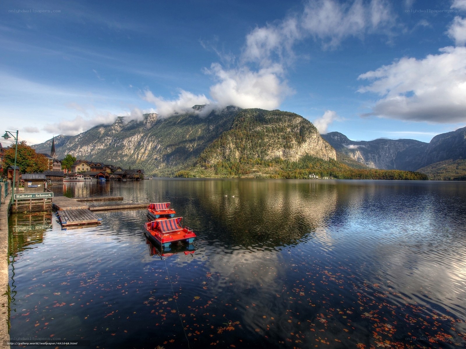 Hallstatt lake and mountains