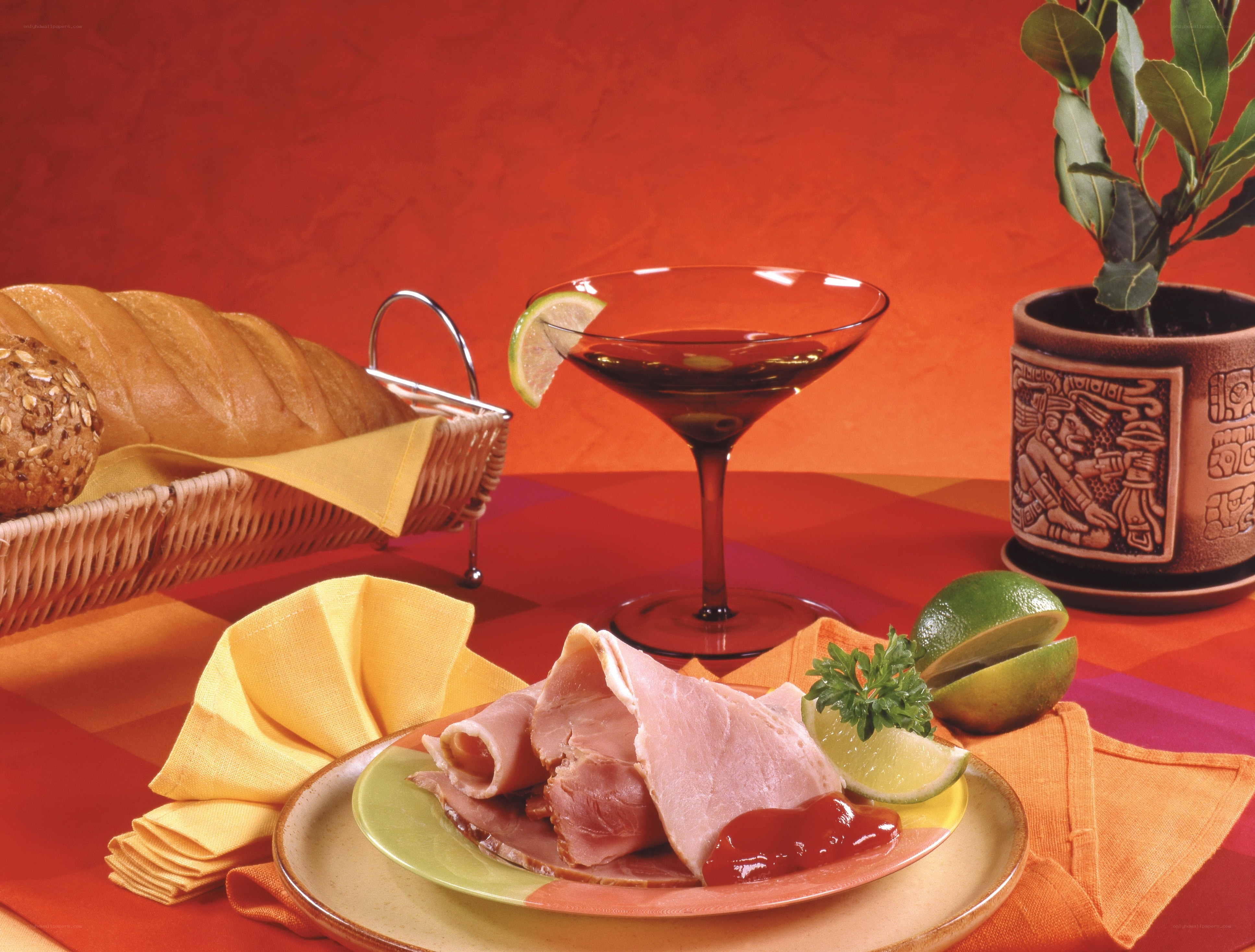 Ham and bread with cocktail