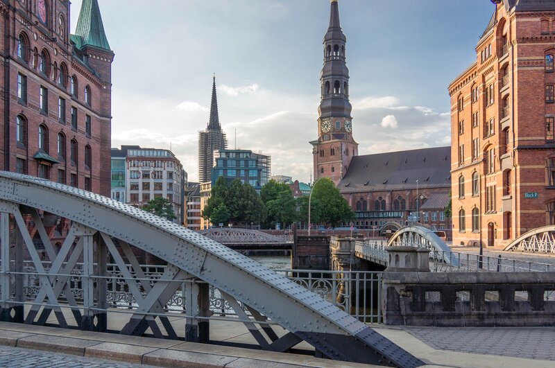 Hamburg Cityscape — Red