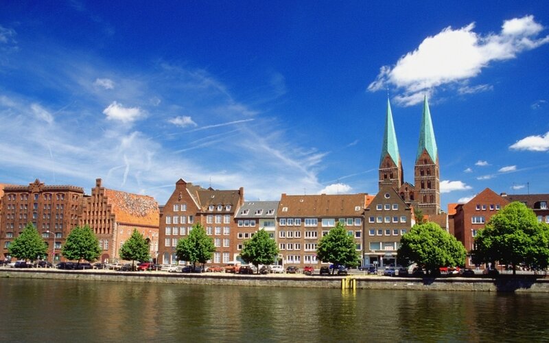 Hamburg cityscape with St. Nicholas Church