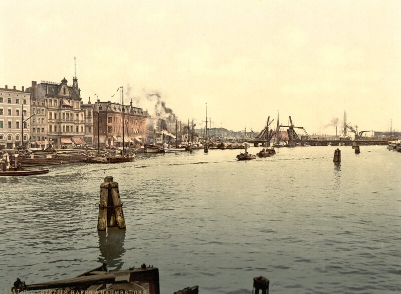 Hamburg harbor scene