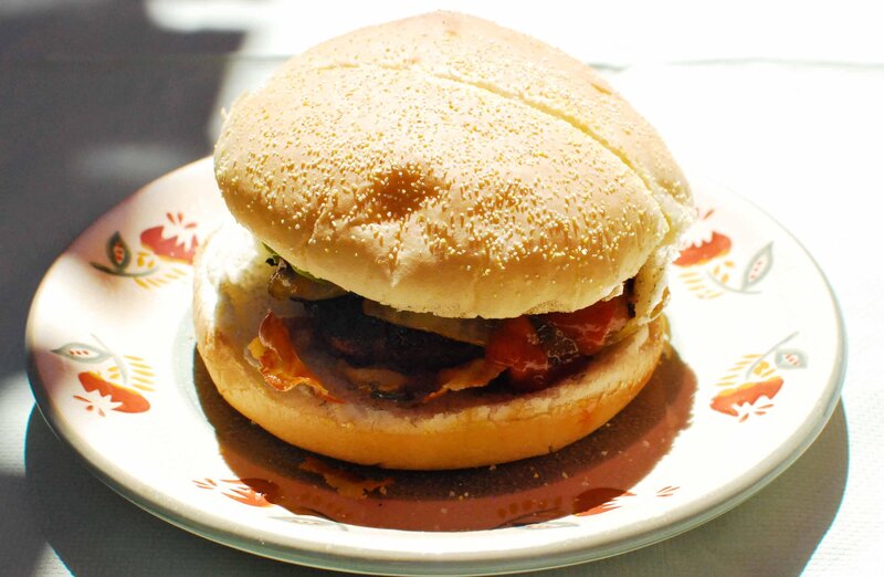 Hamburger on a Plate — White, Bright