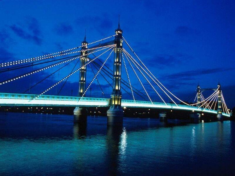 Hammersmith Bridge at night