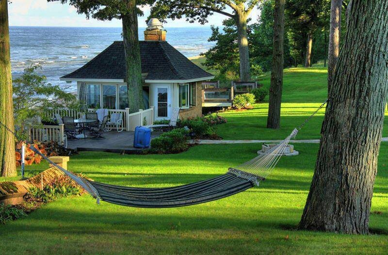 Hammock Between Trees — Green