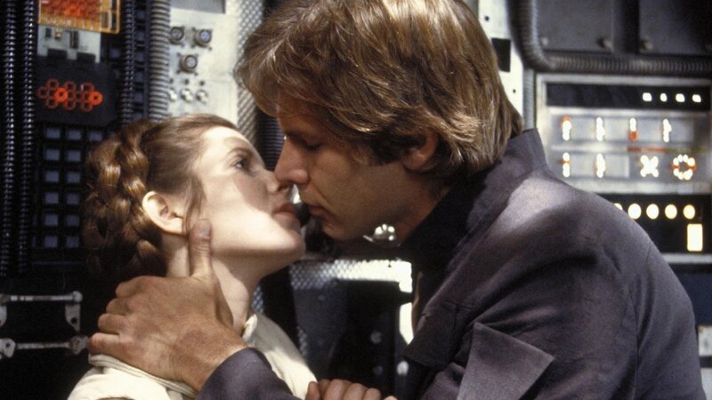 Han and Leia kiss in spaceship