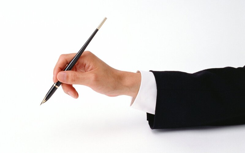 hand holding a pen