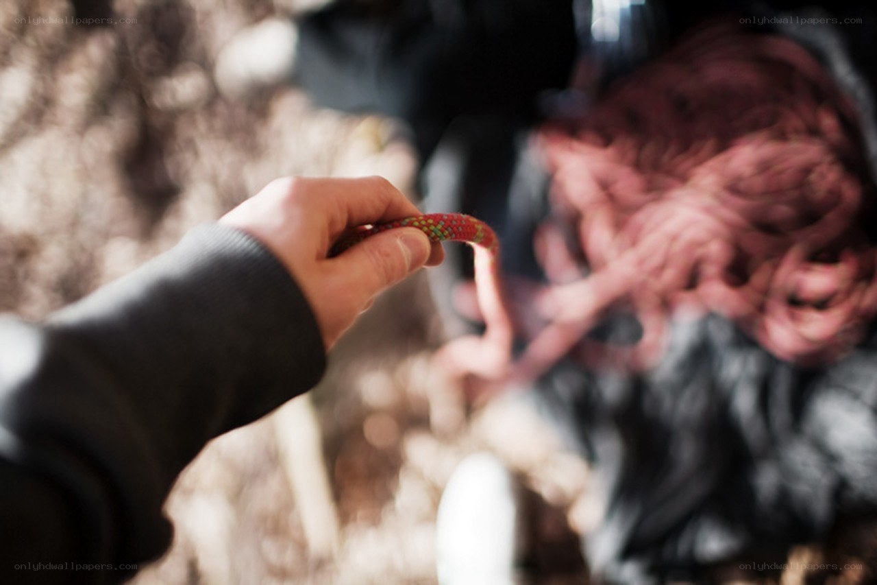 hand holding climbing rope