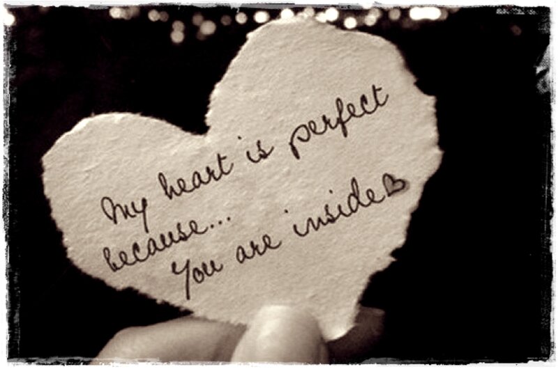 Hand Holding Heart Note — Black