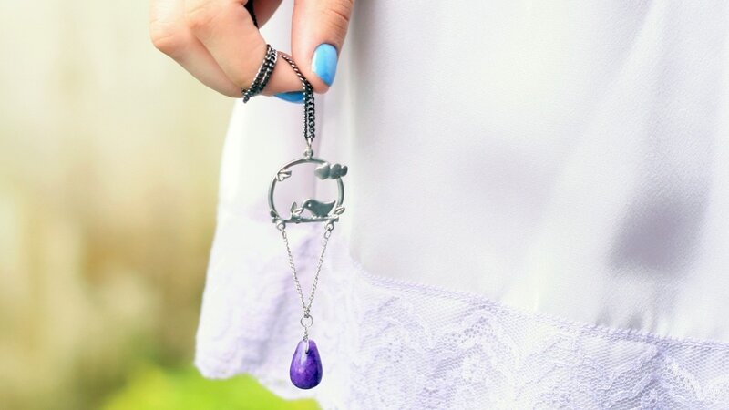 Hand Holding Necklace — White