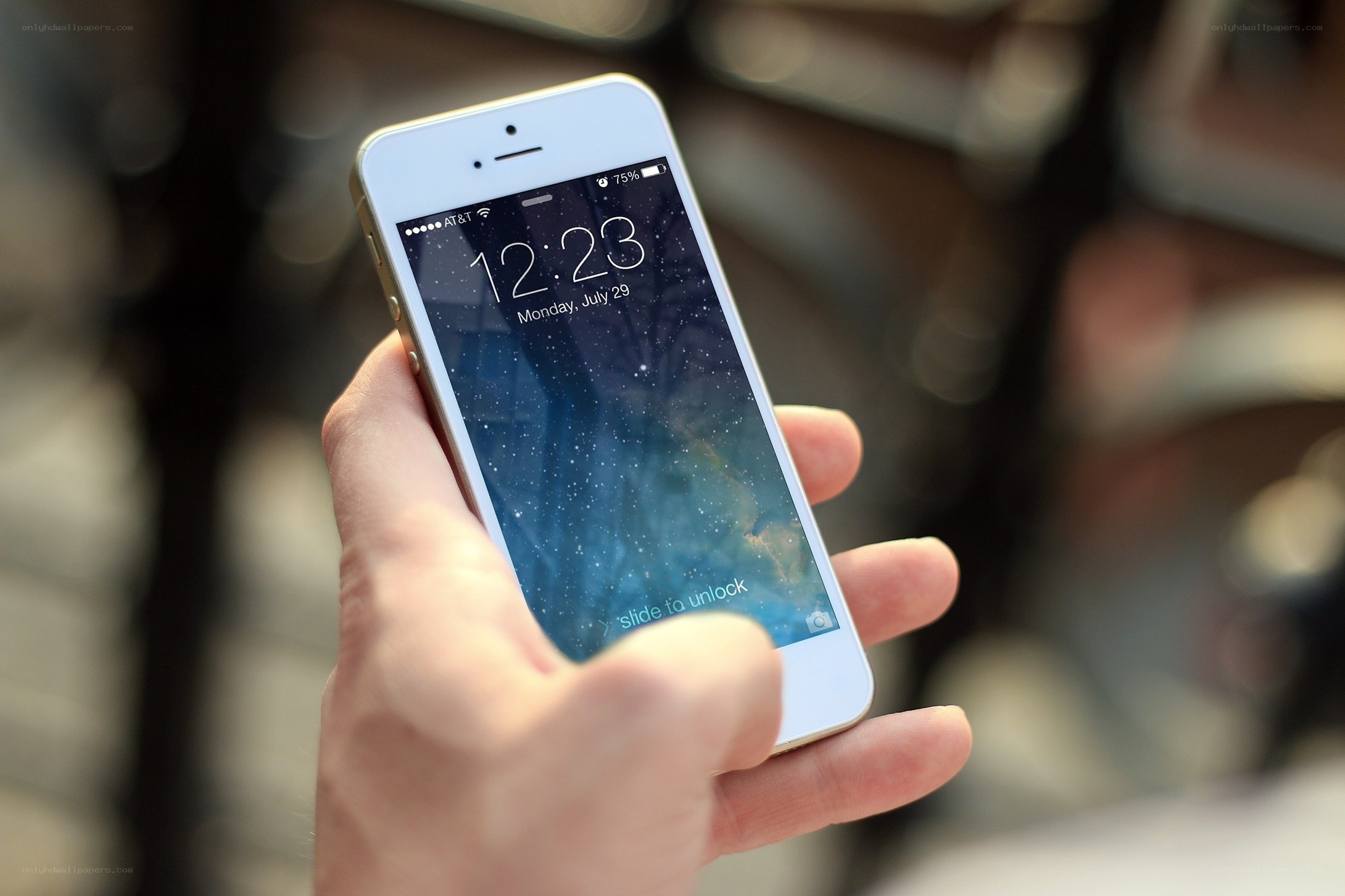 hand holding smartphone