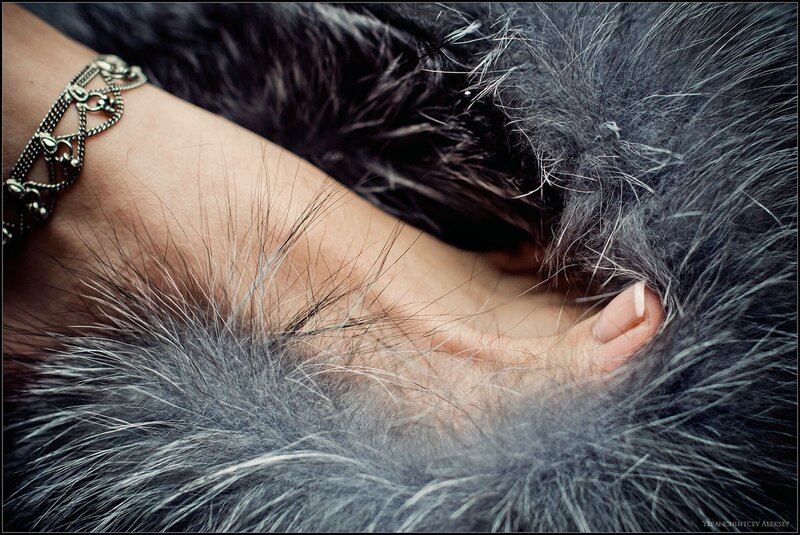 hand on fur texture