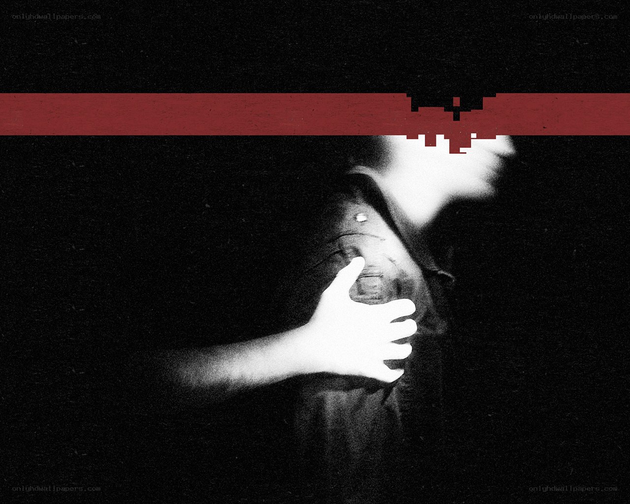 hand on shoulder with red line