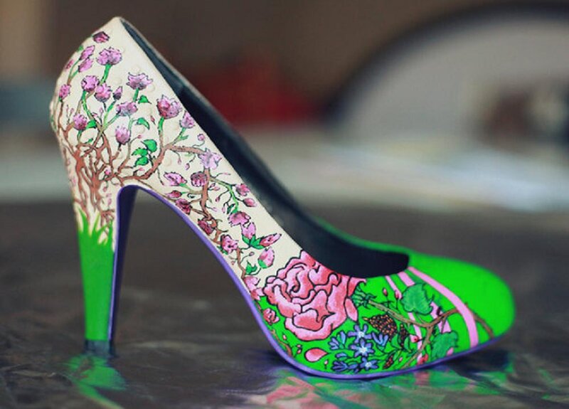 Hand-painted High-heeled Shoe