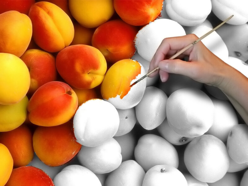 Hand Painting Peaches — Yellow