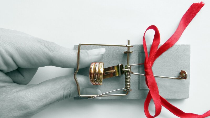 Hand Setting Mouse Trap