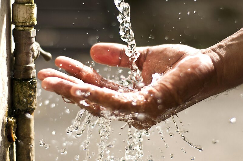 hand under running water